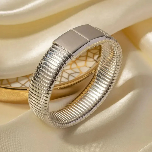 Anthropologie Stainless Steel Waterproof Tarnish Snake Chain Bracelet - Picture 5 of 13